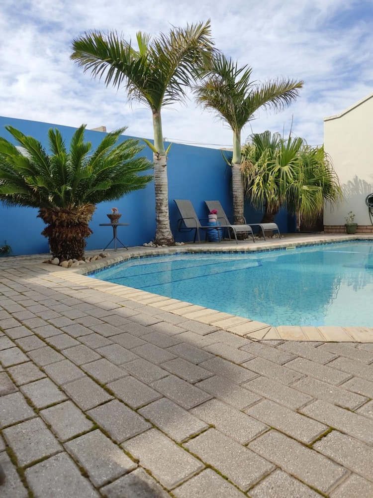 Palm Beach Guesthouse 68/71