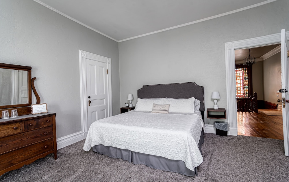 Hatch House Bed & Breakfast 11/38