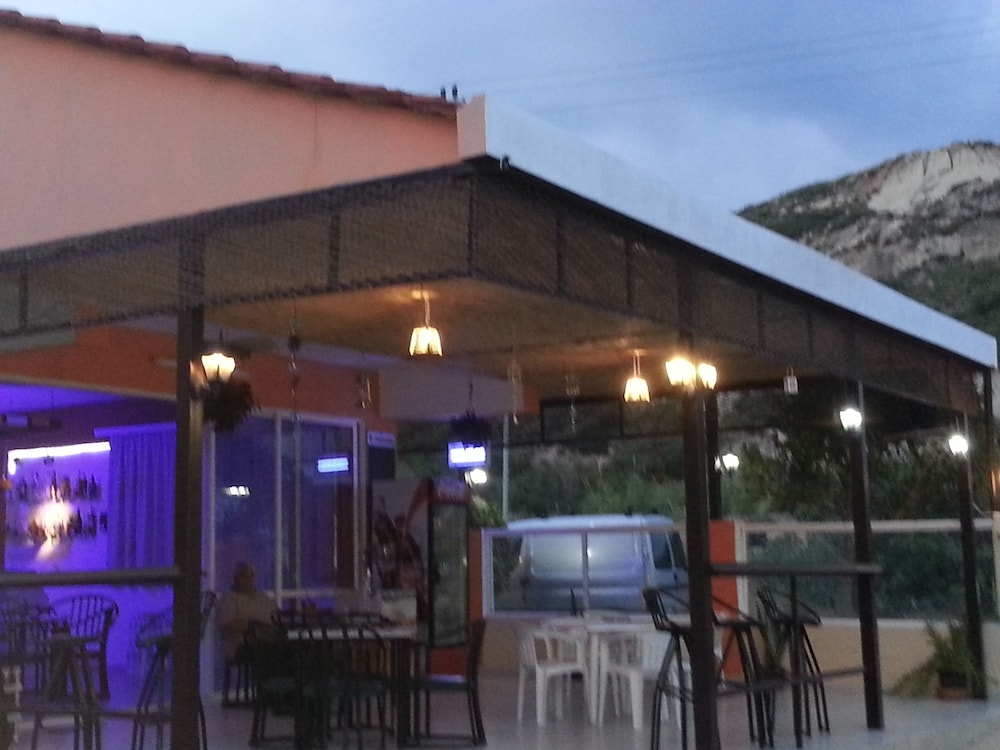 Maroula Blue Studios And Suites 4/70