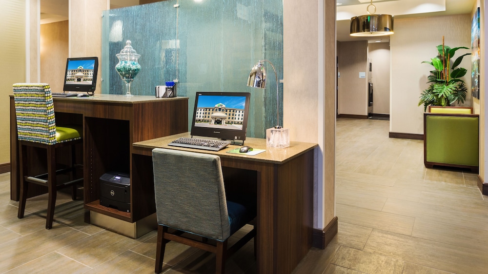 Holiday Inn Express & Suites Midland South I-20 51/69