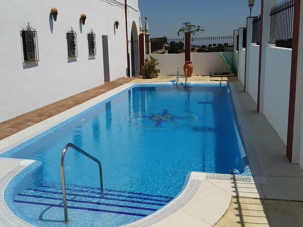 OYO HOTEL LAS CUMBRES in CAZALLA DE LA SIERRA