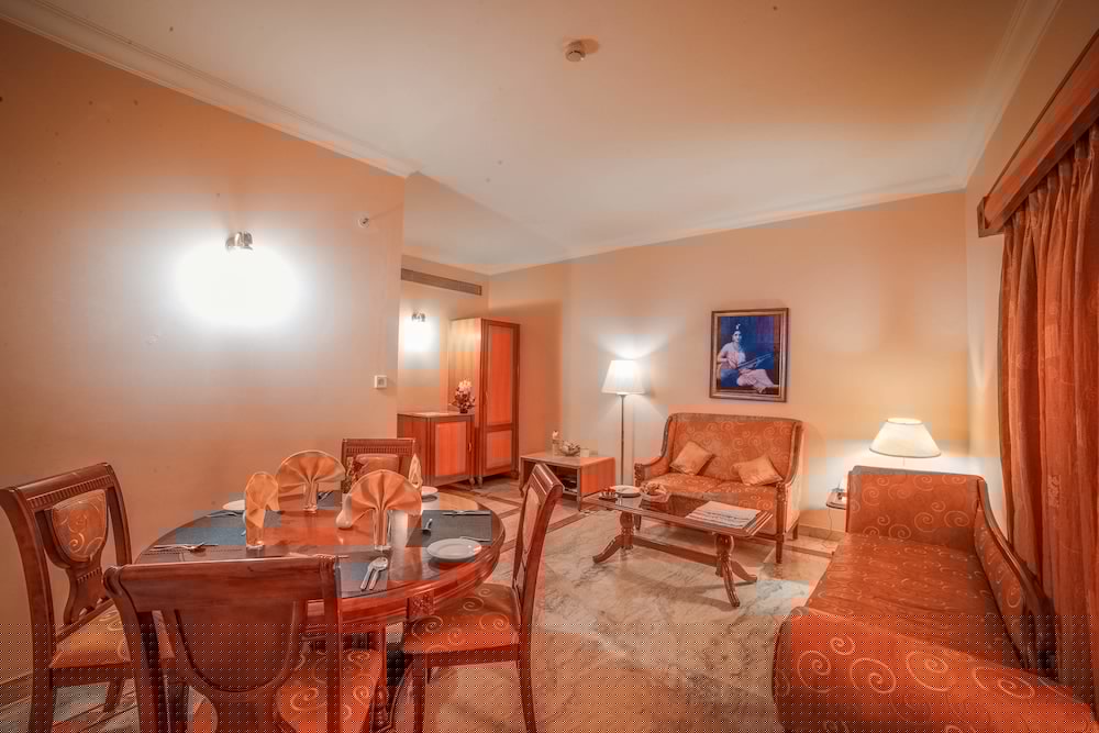 HOTEL RAJ PARK(FORMELY -RAMADA RAJ PARK INN) 37/63