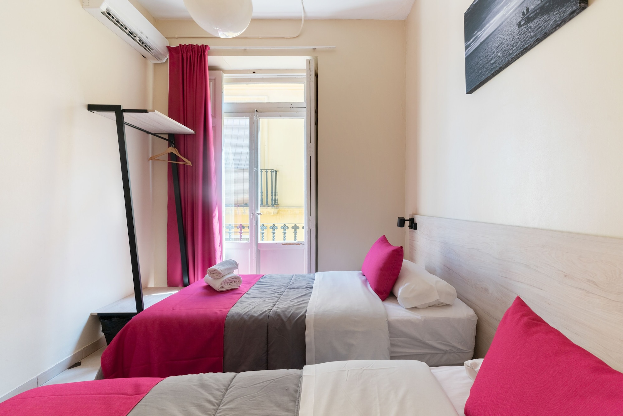 ROOM, TWIN BEDS, SHARED BATHROOM