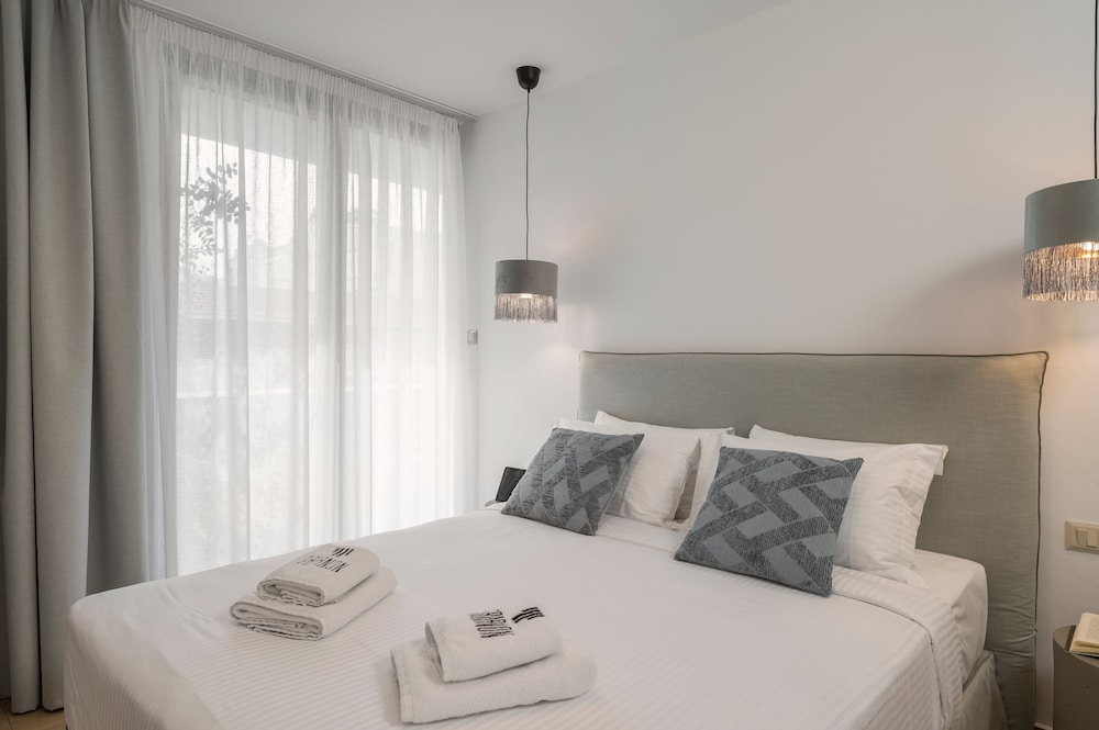 2 BEDROOMS, SUPERIOR, APARTMENT