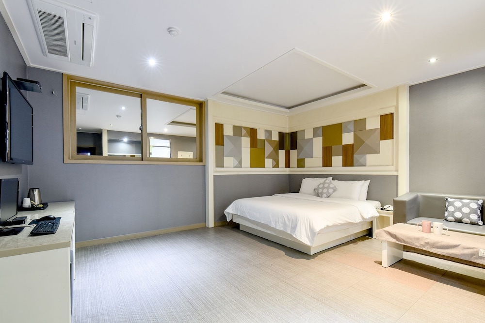 1 Night 2 Days Hotel 7/22