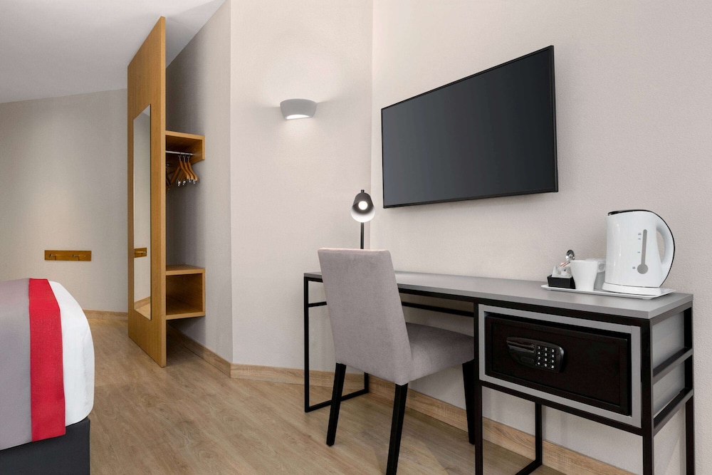 Ramada By Wyndham Madrid Tres Cantos 33/40