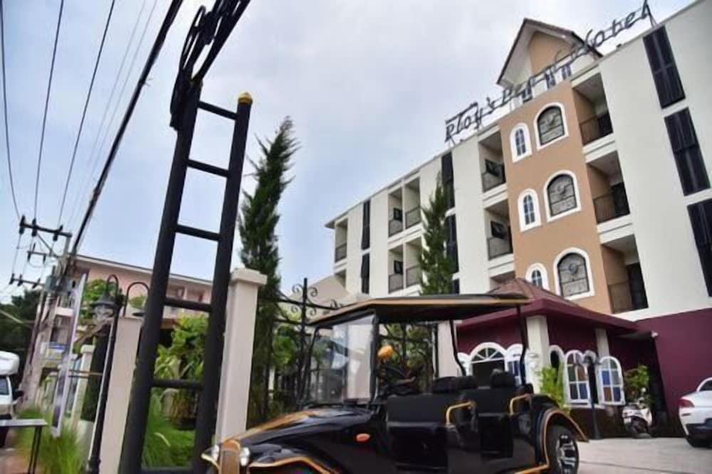 Ploy's Pearl Hotel 40/41