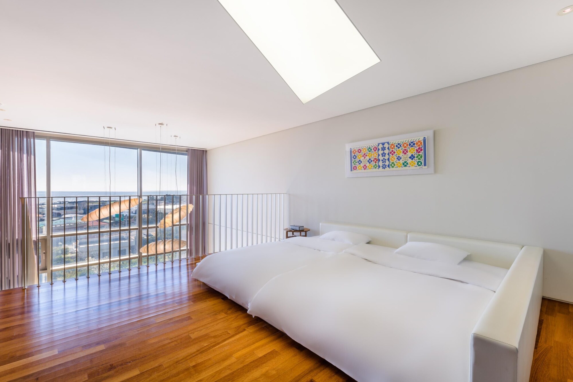 DUPLEX, HILL, SUITE