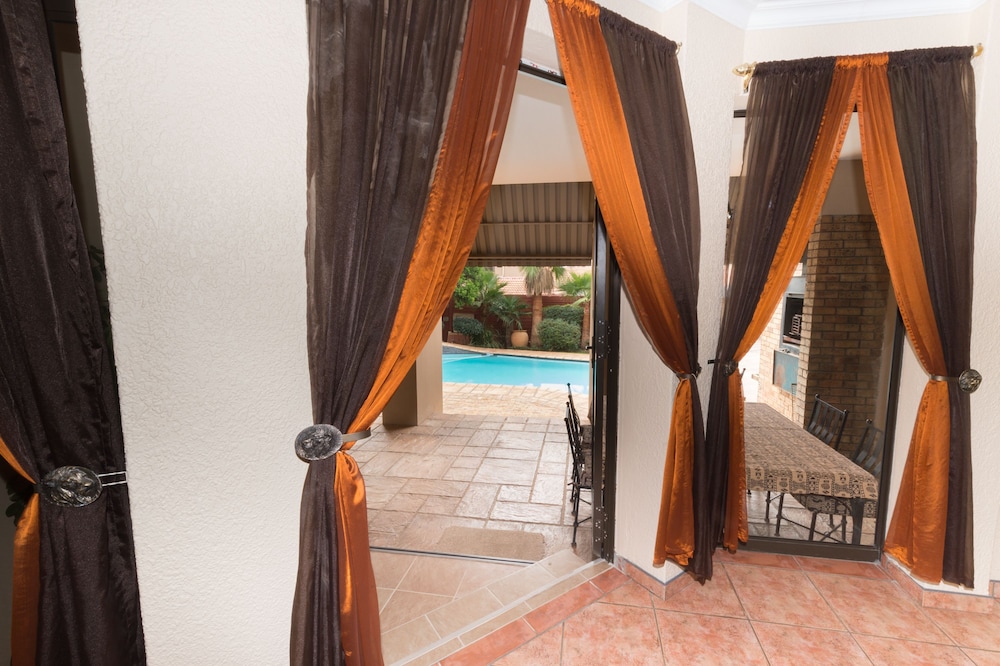 Sunset Manor Guest House 27/50