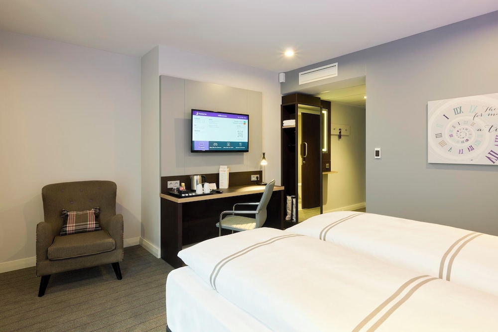 Premier Inn Stuttgart Zuffenhausen 15/44