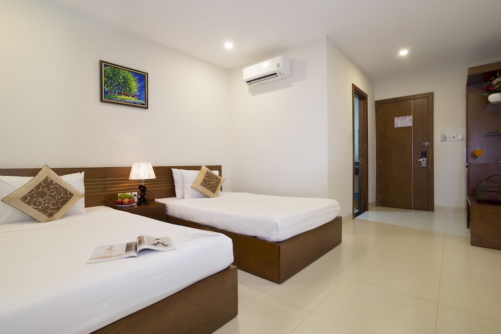 Golden Light Hotel 18/51