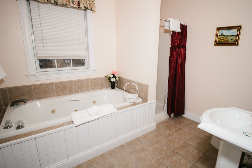 The Taber Inne Suites 12/55