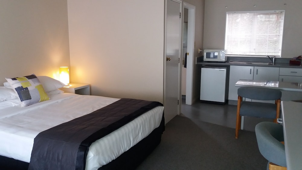 Settlers Motor Lodge 16/43