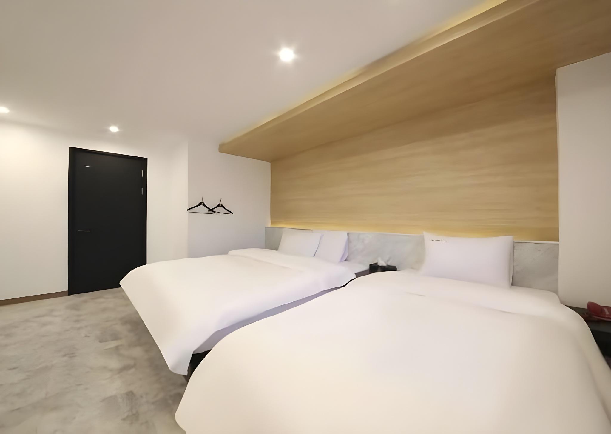 BUSINESS, TWIN BEDS