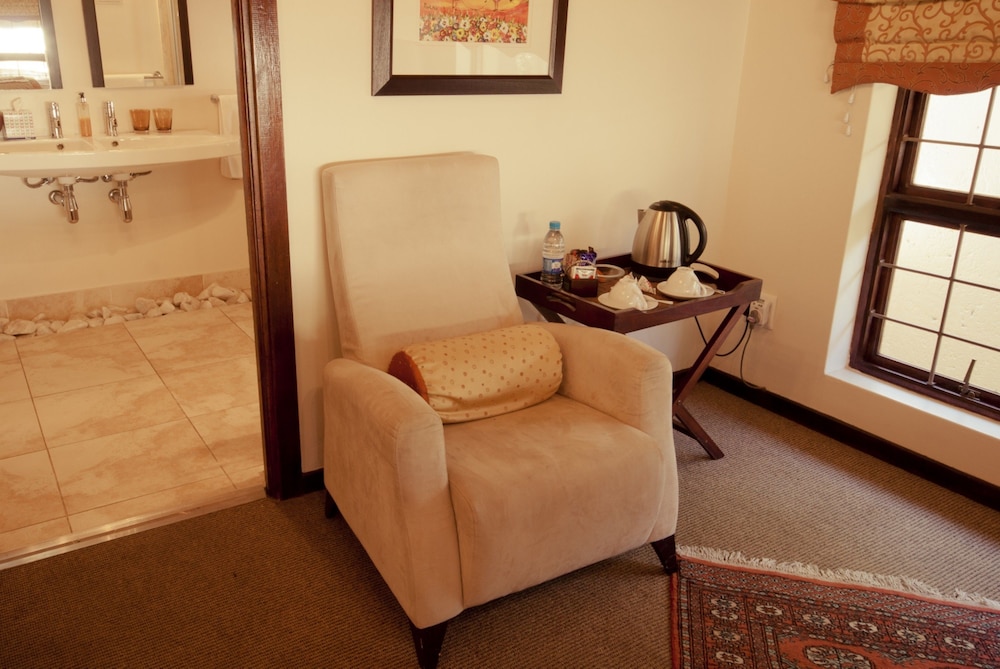 Lourie Lodge 25/50
