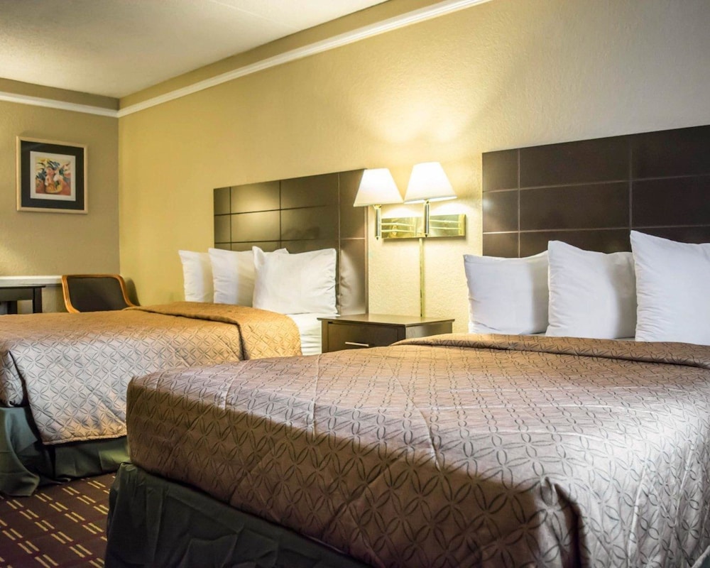 Rodeway Inn Near Ybor City - Casino 25/52
