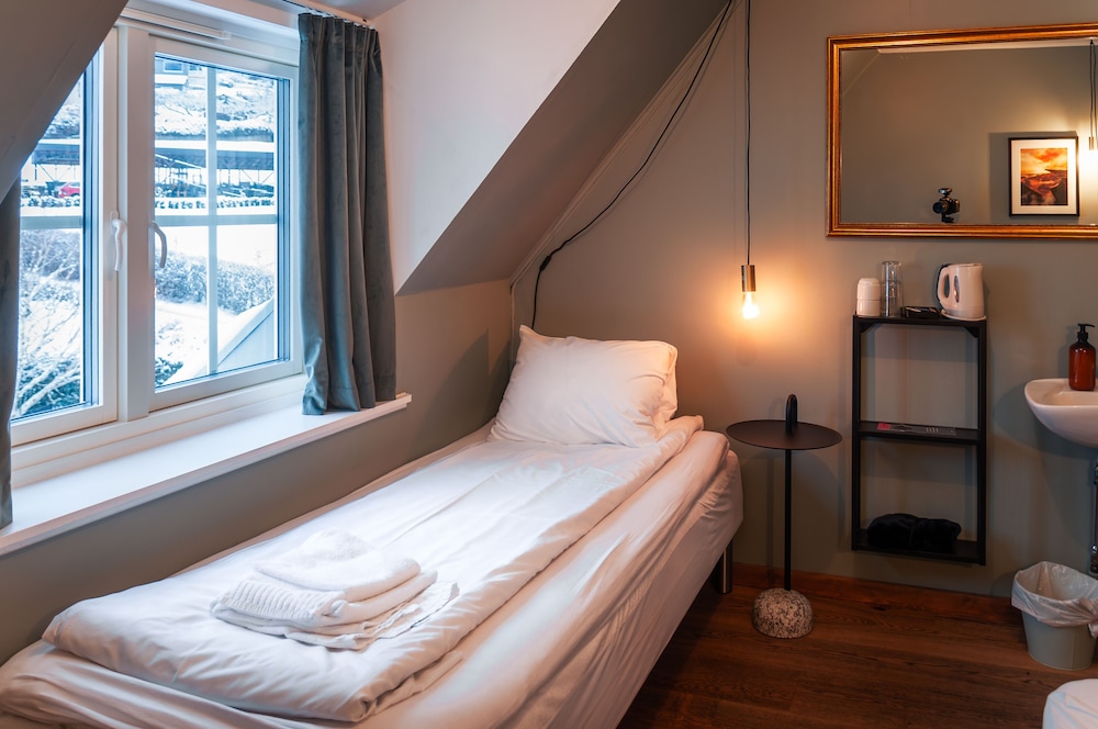 Room, Single, Single Bed, No Bathroom