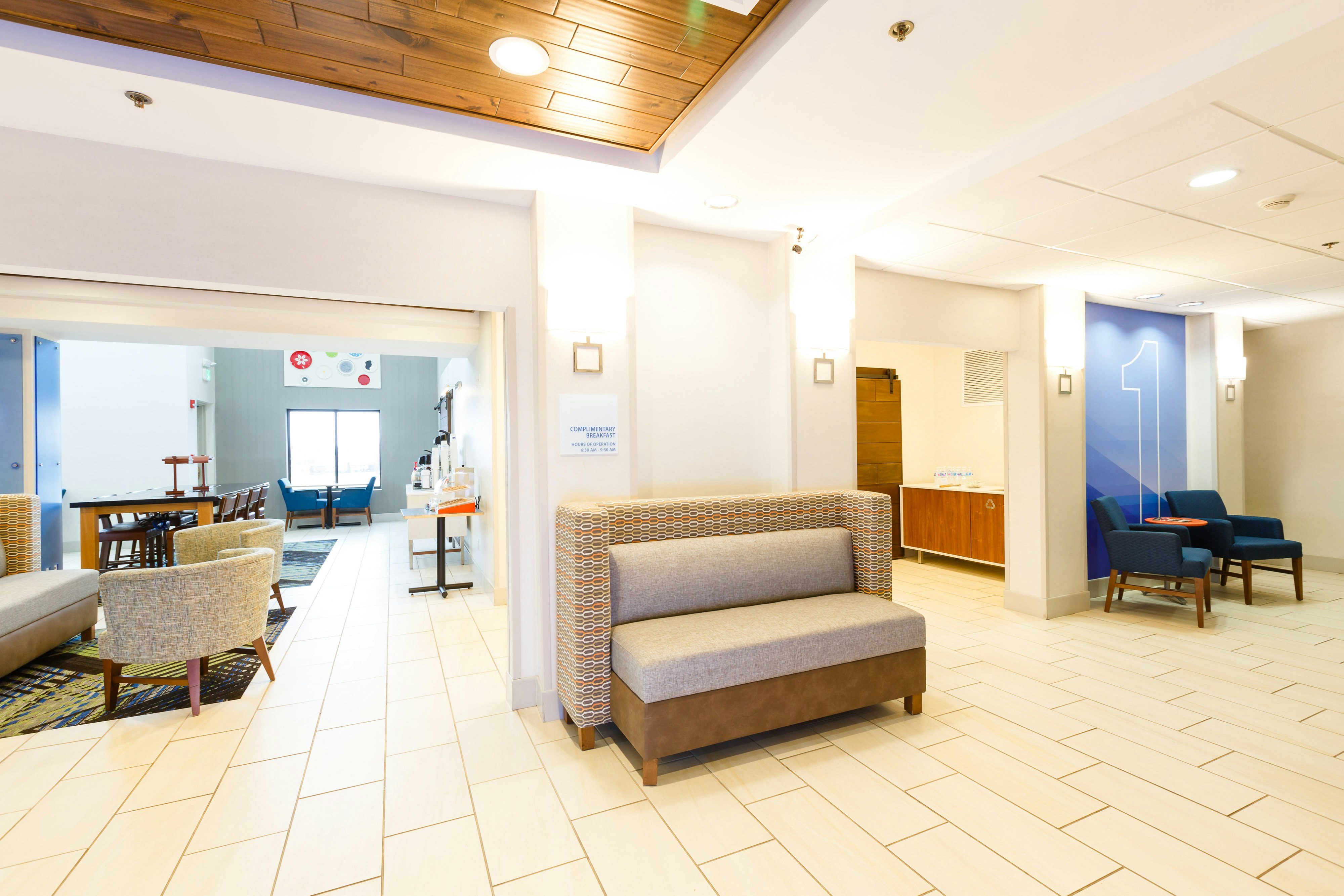 Holiday Inn Express Hotel Suites Shelbyville 27/44