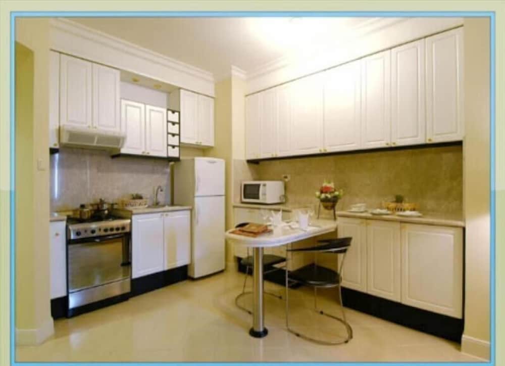 Batavia Apartments Hotel Service Residences 12/52