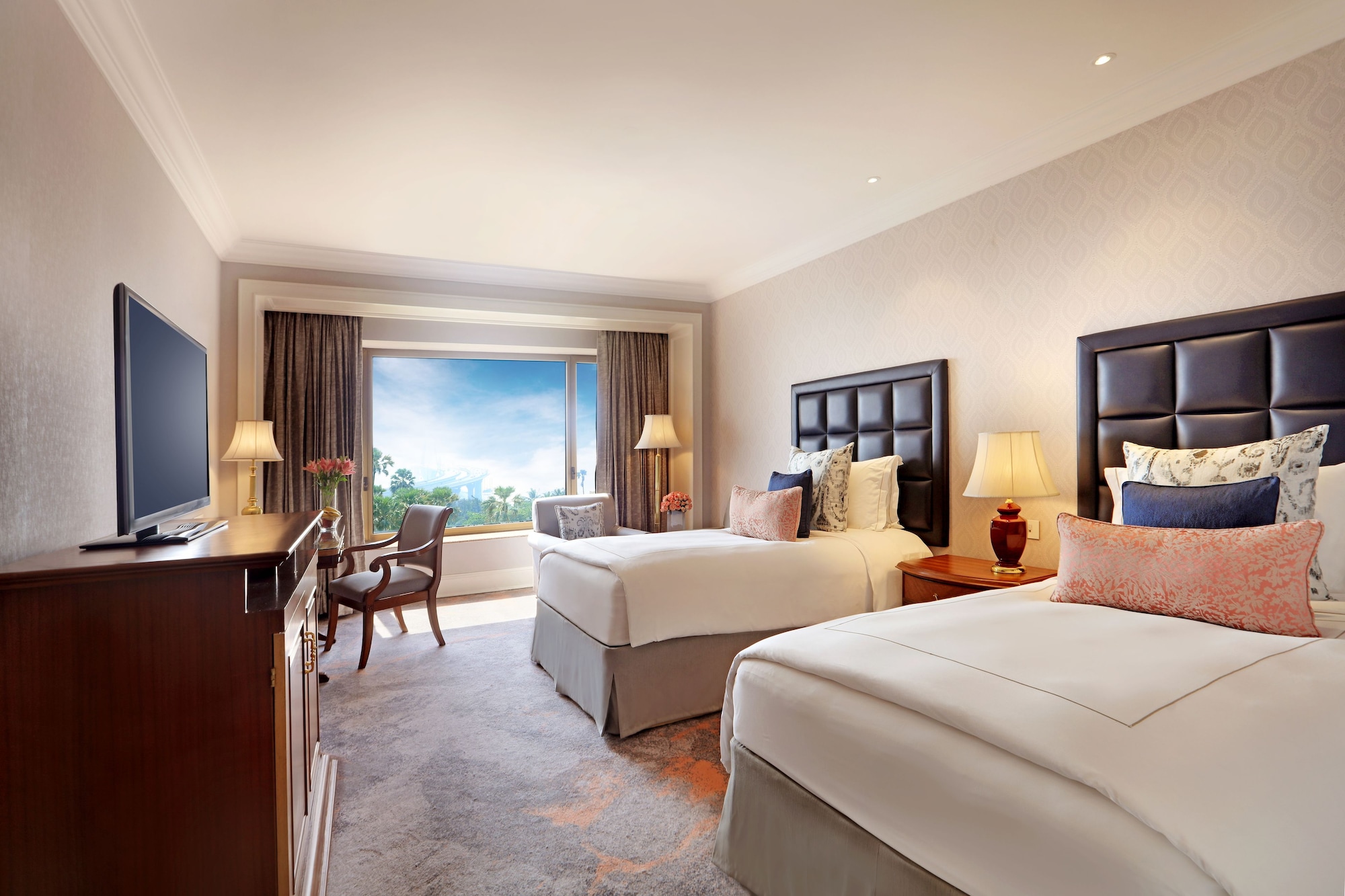 DELUXE, TWIN BEDS