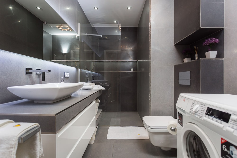 InPoint Smart Apartments 71/73