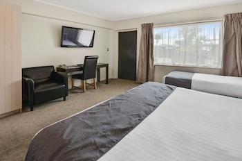 DELUXE, STUDIO, POOL SIDE
