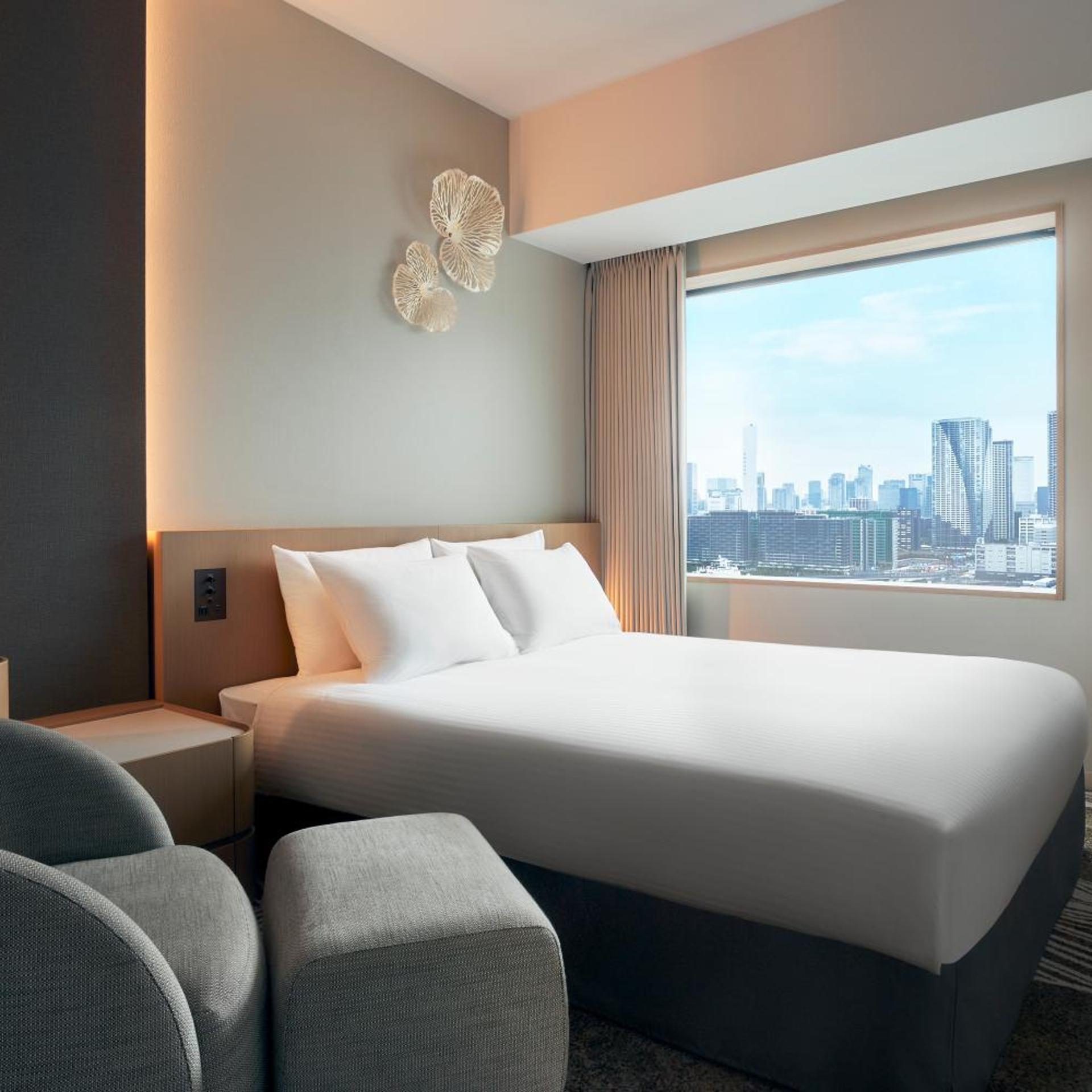 Designer, Queen Bed