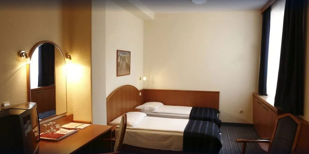 Benczur Hotel 7/42