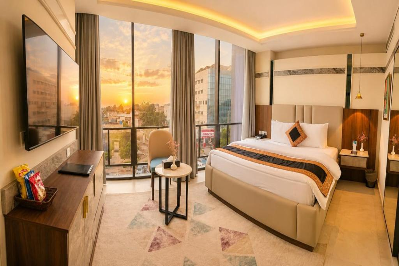 Room at Hotel Space Crest, FAISALABAD