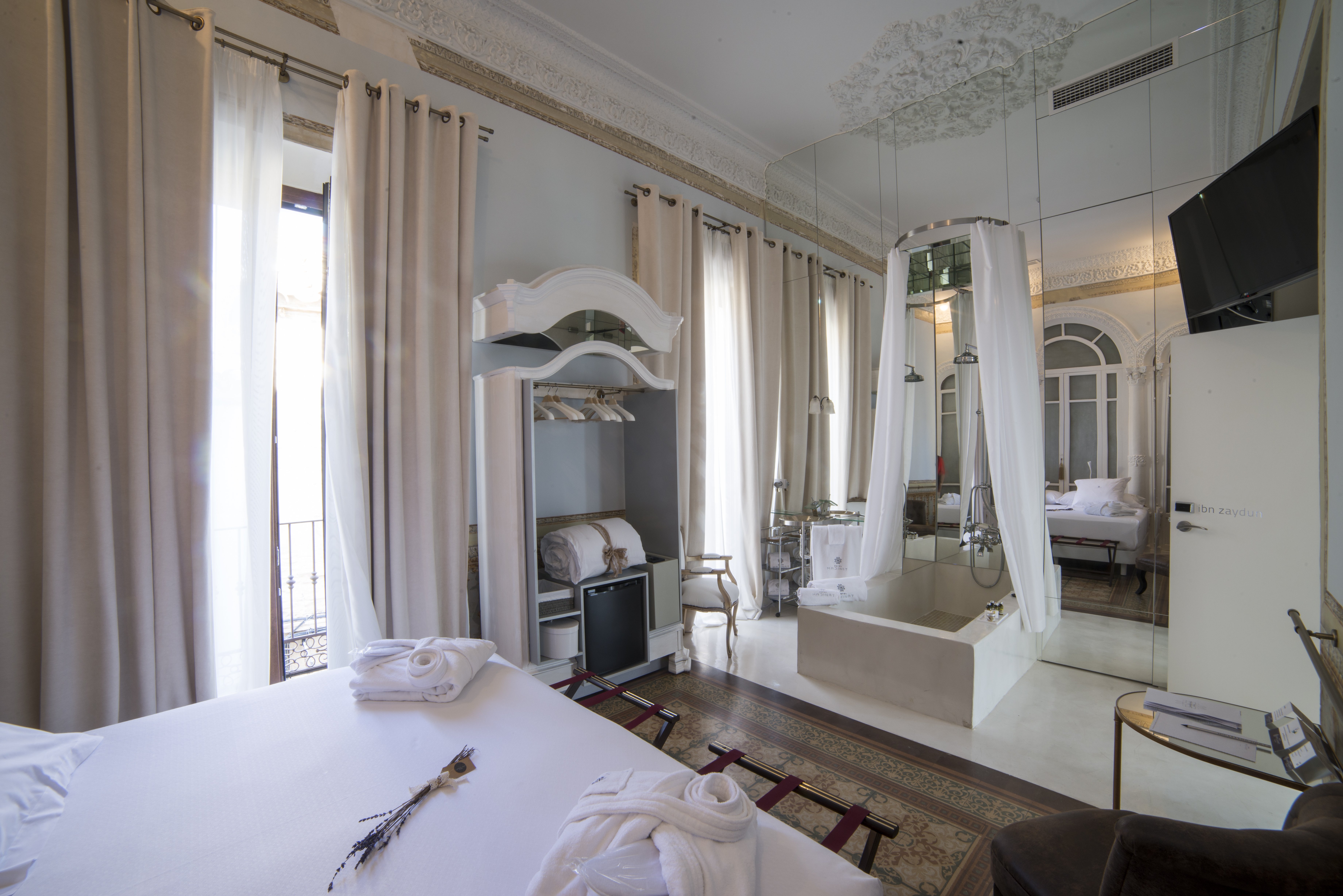 Hotel Madinat 33/73
