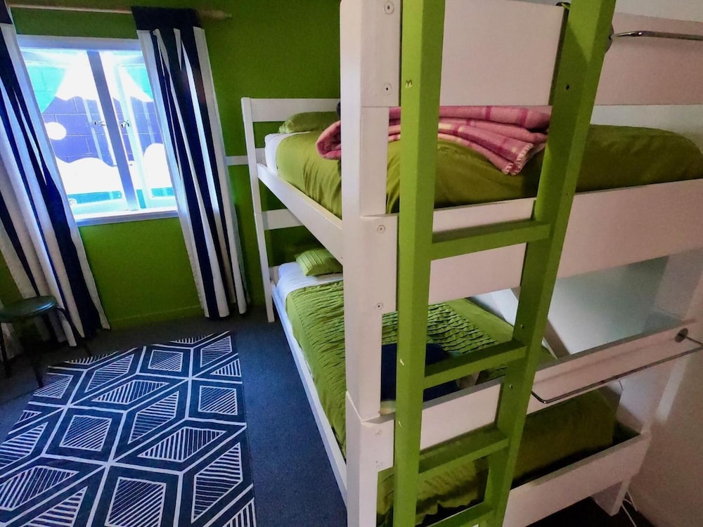 Ducks &amp; Drakes Boutique Motel &amp; Backpackers 27/43