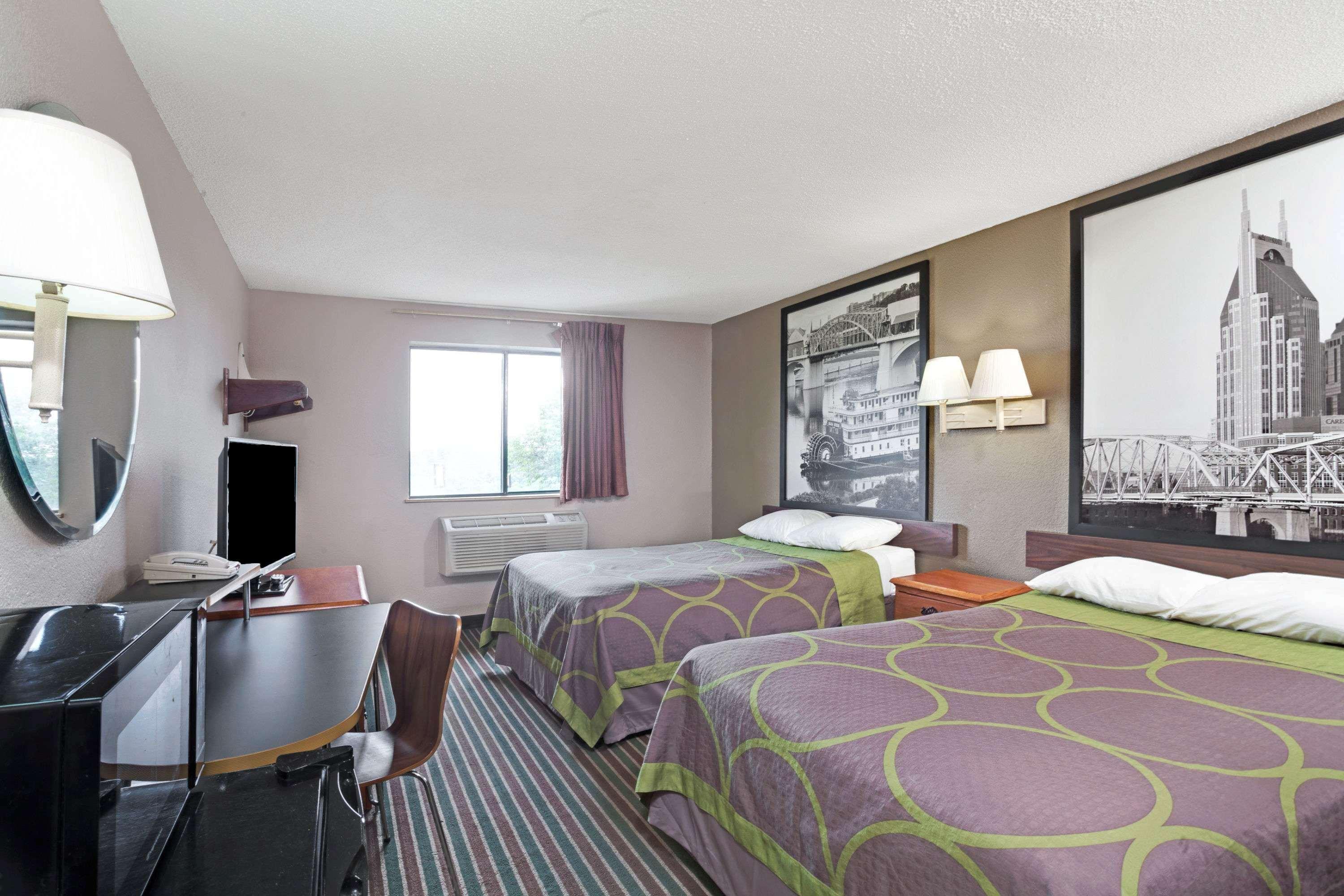 Super 8 By Wyndham Nashville/ Dntn/ Opryland Area 12/25