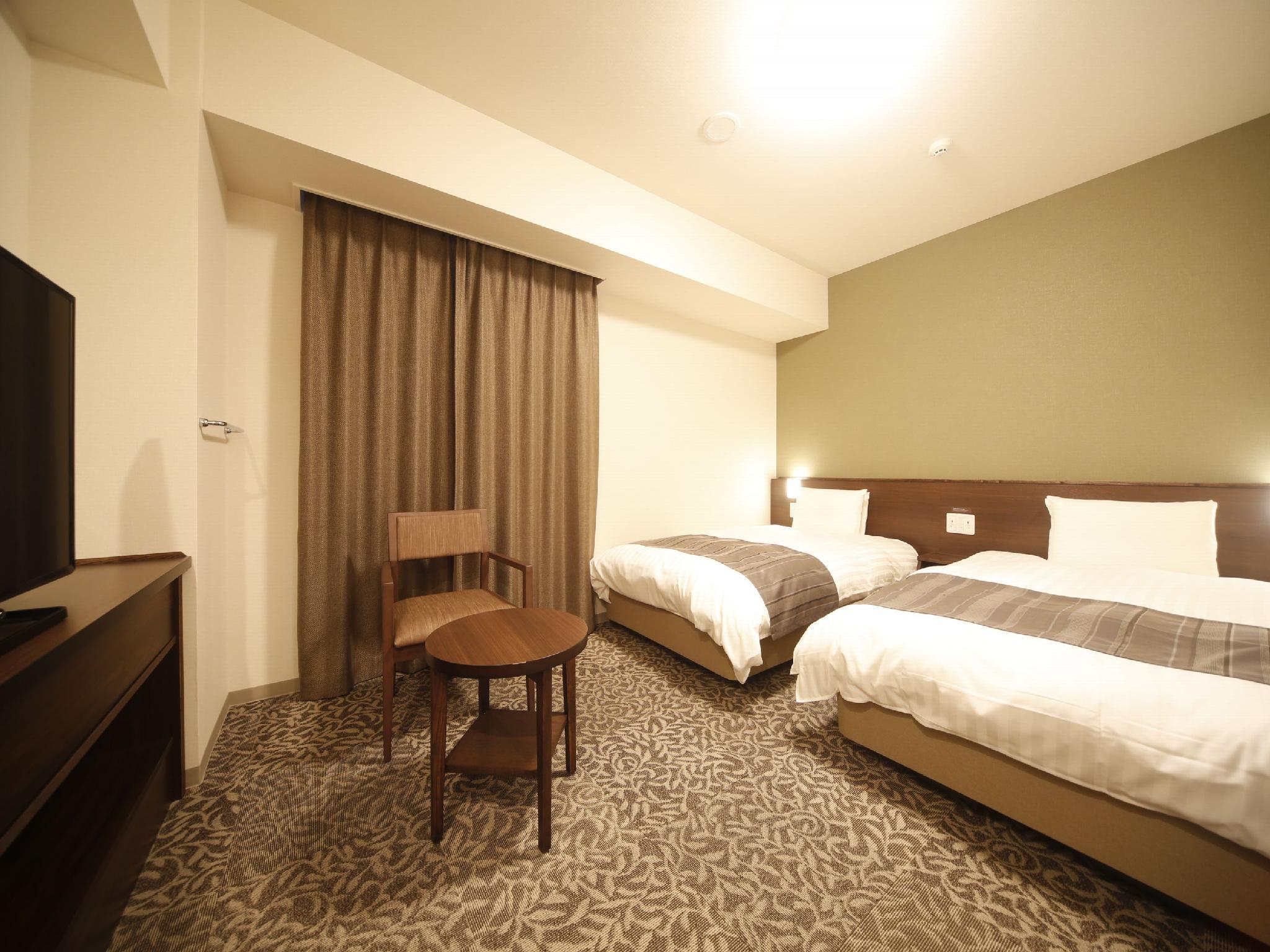 Standard, Twin Beds