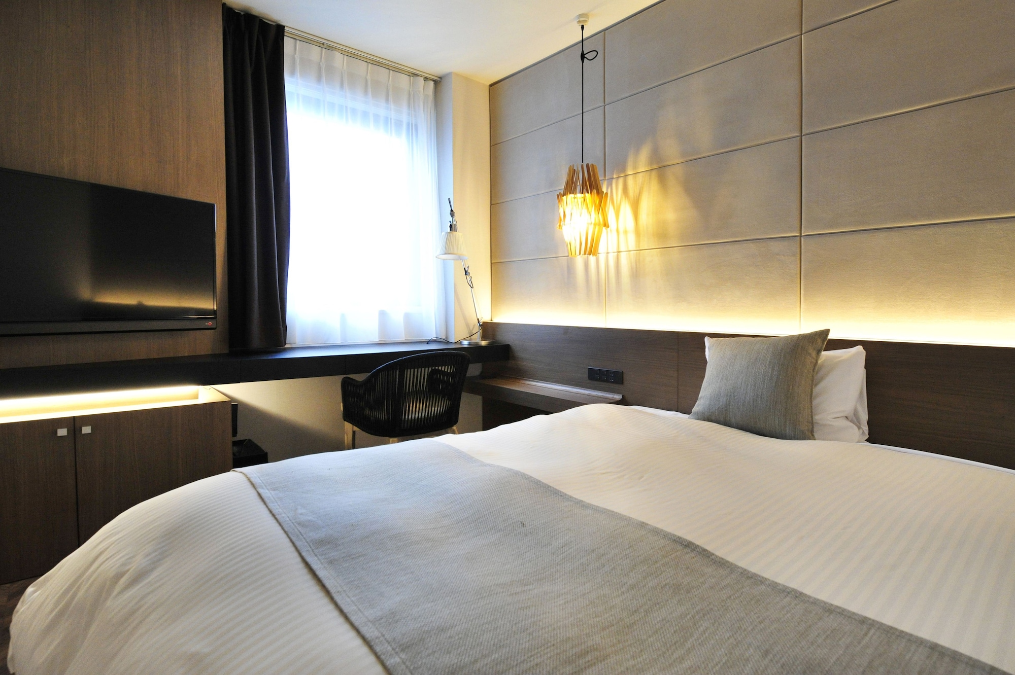 Room, Single, Queen Bed, Main Building, Smoking