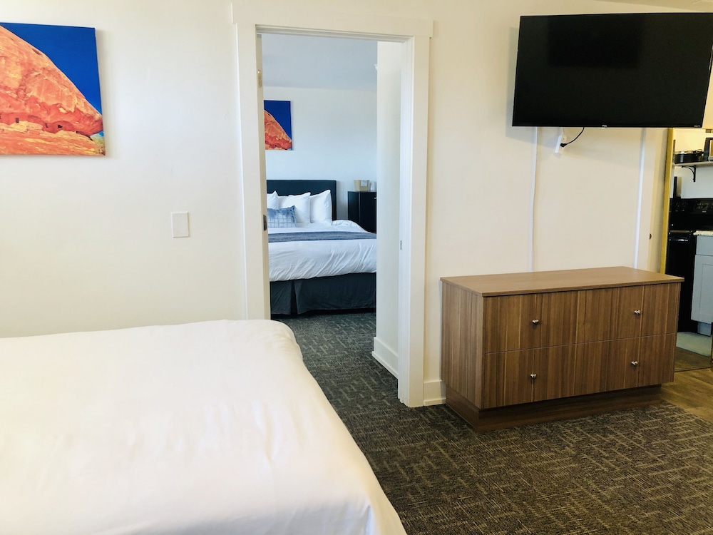 Blue Sage Inn & Suites 10/46