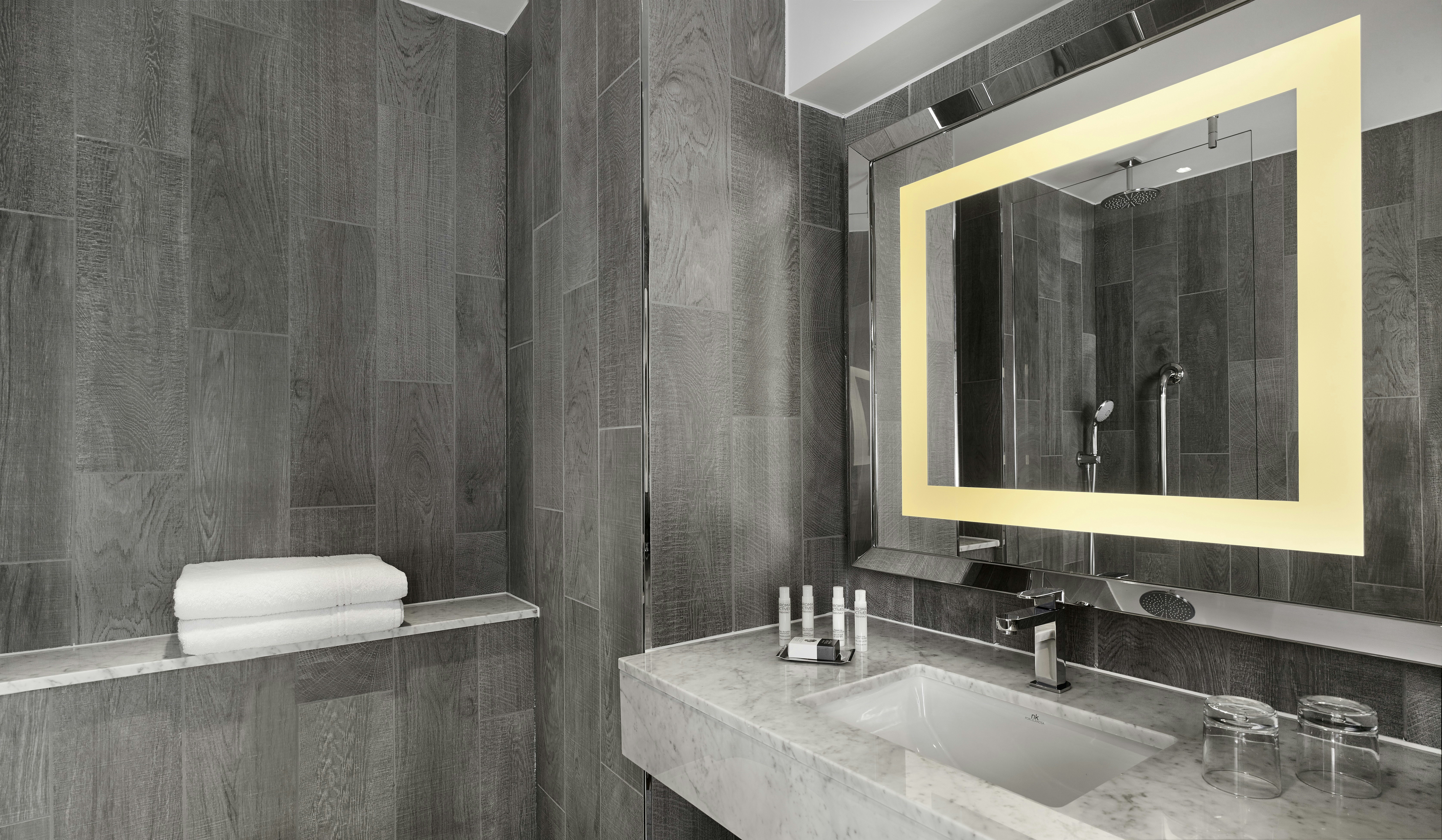 غرفة متصلة عائلية بسرير كينج، Doubletree By Hilton Edinburgh Queensferry Crossing 4/4