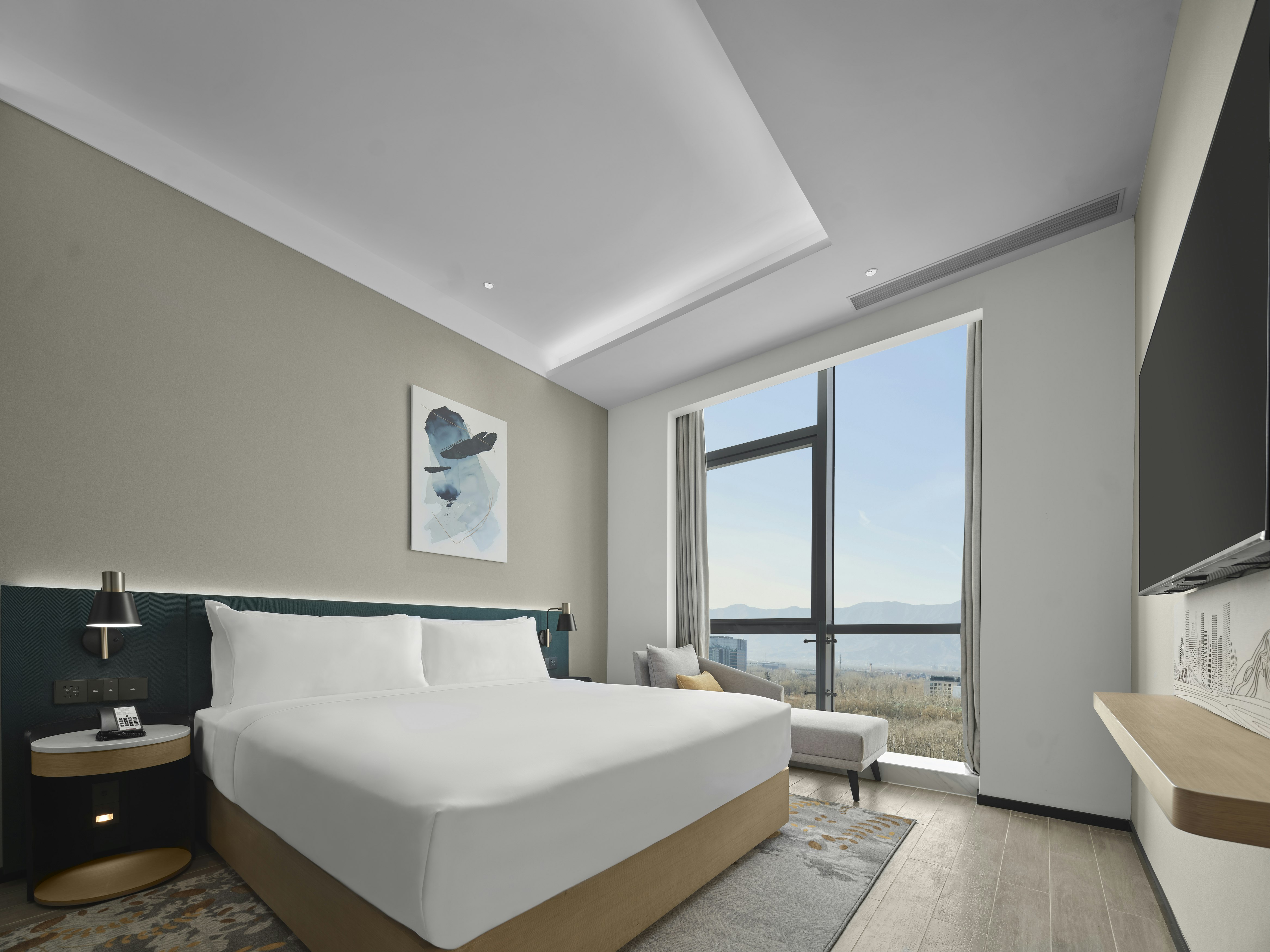 DELUXE, KING BED