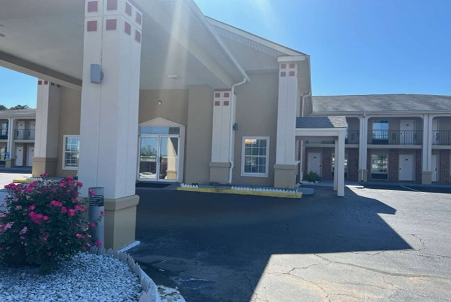 Super 8 by Wyndham Covington GA 32/32