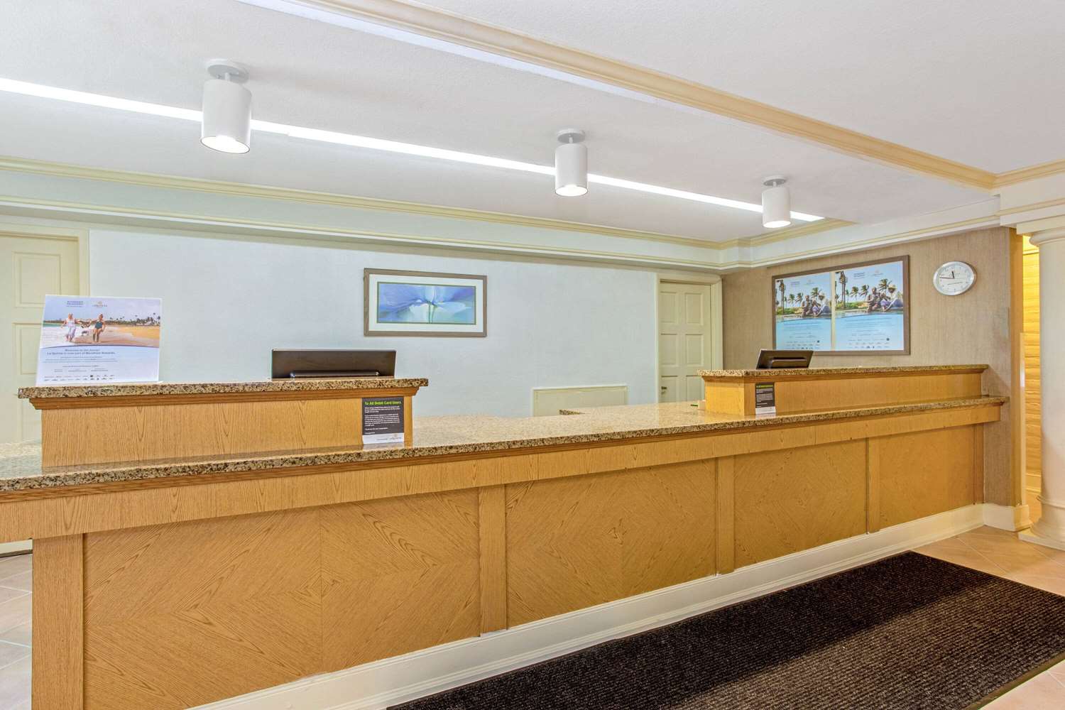 Lobby at La Quinta Inn by Wyndham Orlando Airport West, ORLANDO - FL