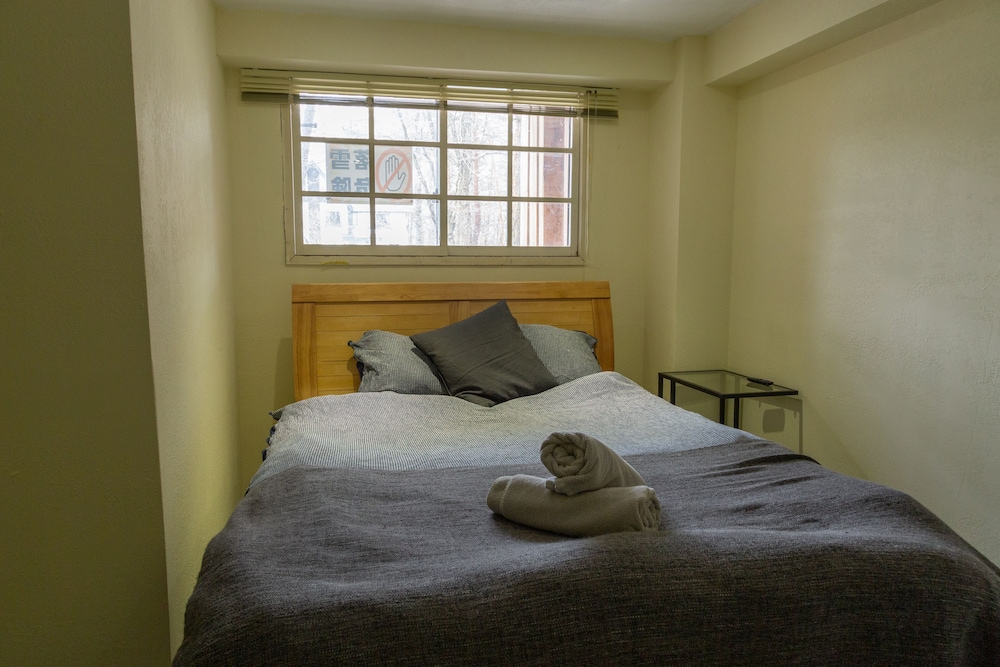 ECONOMY, QUADRUPLE, MULTIPLE BEDS