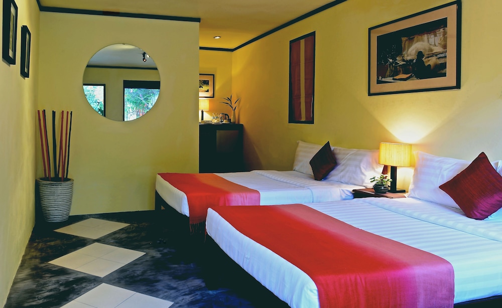 SUPERIOR, DELUXE, TWIN BEDS