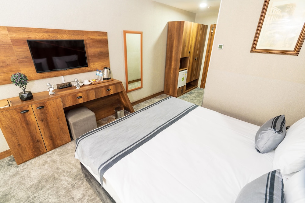 Airport Express Hotel 16/40