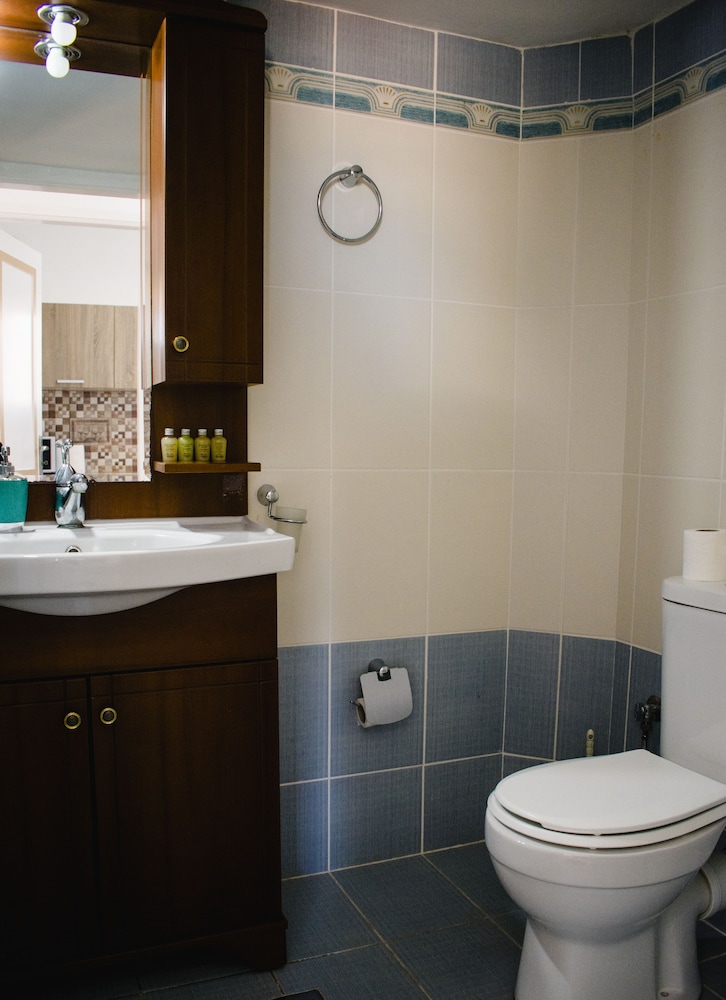 غرفة عائلية ثلاثية بسرير مزدوج وسرير فردي بغرفتي نوم، Nikolakakis Rooms Lavrio 5/5