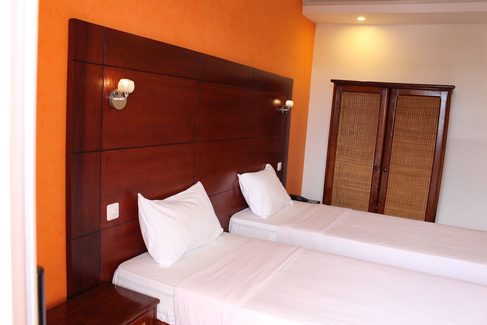 Lewat Hotel 12/30