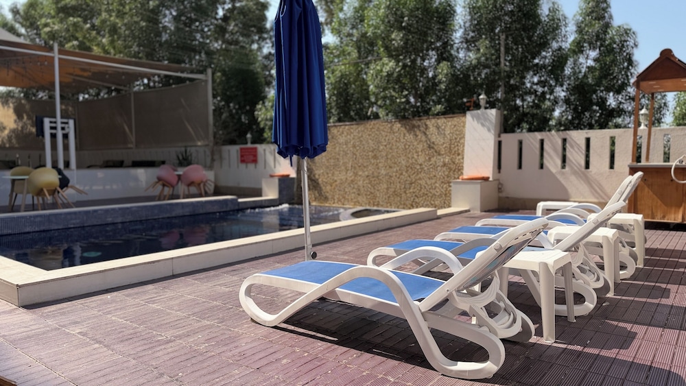 swimming pool spa
