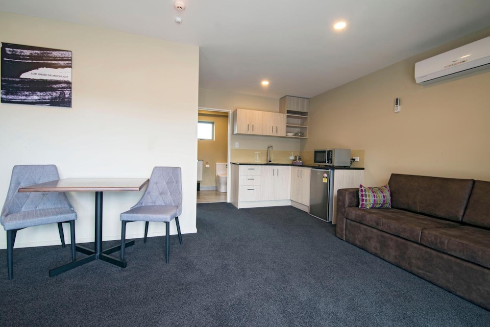 Ellerslie Palms Motel 50/68