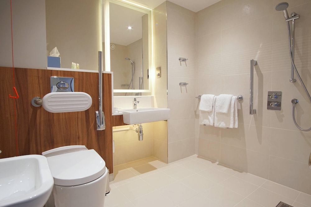 Courtyard By Marriott Glasgow Airport 15/36