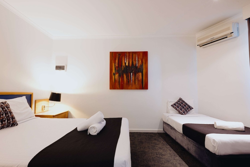 Standard, 4 King Beds
