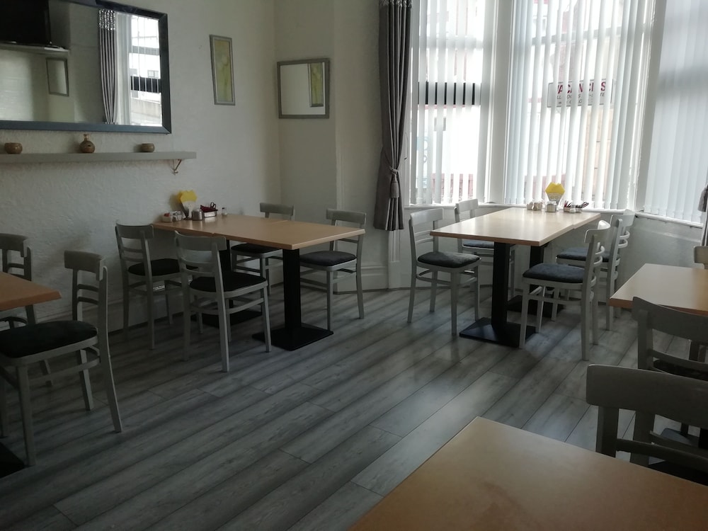 Trianon Guest House 24/30