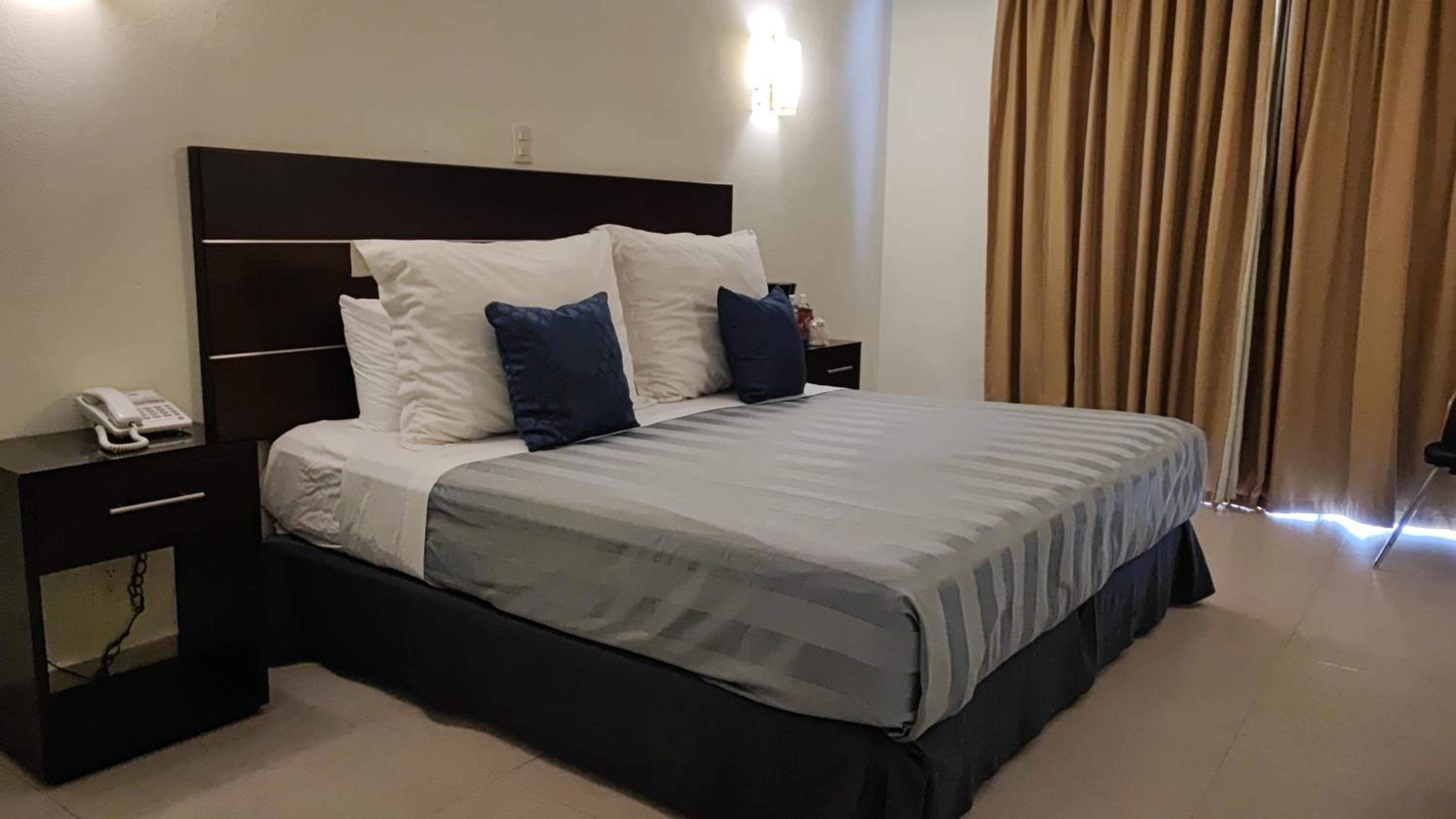 May Palace Hotel 28/43